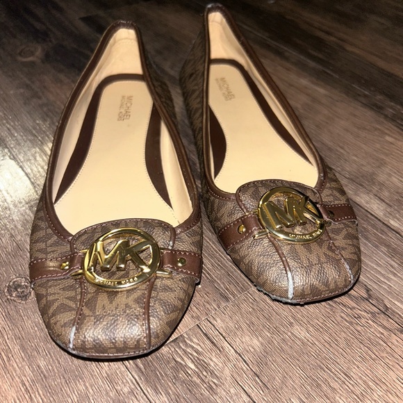Michael Kors Logo Flats🤎 - Picture 3 of 12